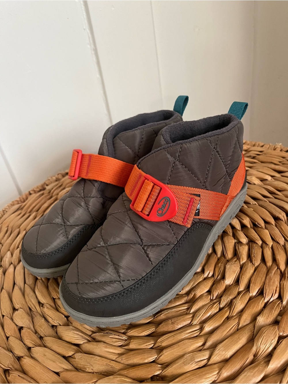 Chaco Ramble Puff Kids Slipper Booties Gray Orange Youth Size 3 Big Kids